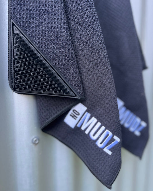 No Mudz Magnetic Towels with Brush - 40cm x 40 cm